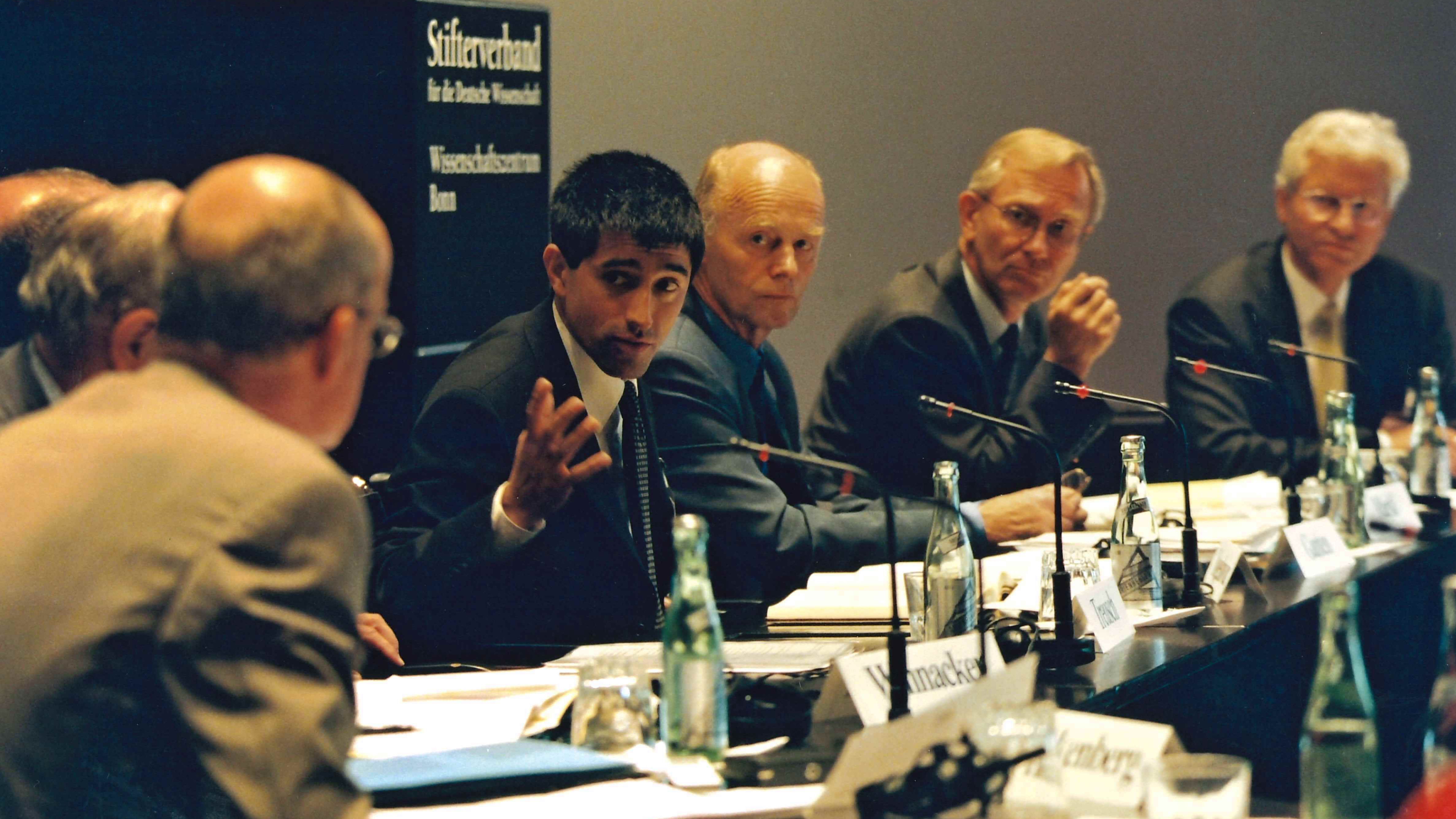 27. Mai 1999: Spitzen der Wissenschaft diskutieren in Bonn das PUSH-Memorandum. (Foto: David Ausserhofer) image