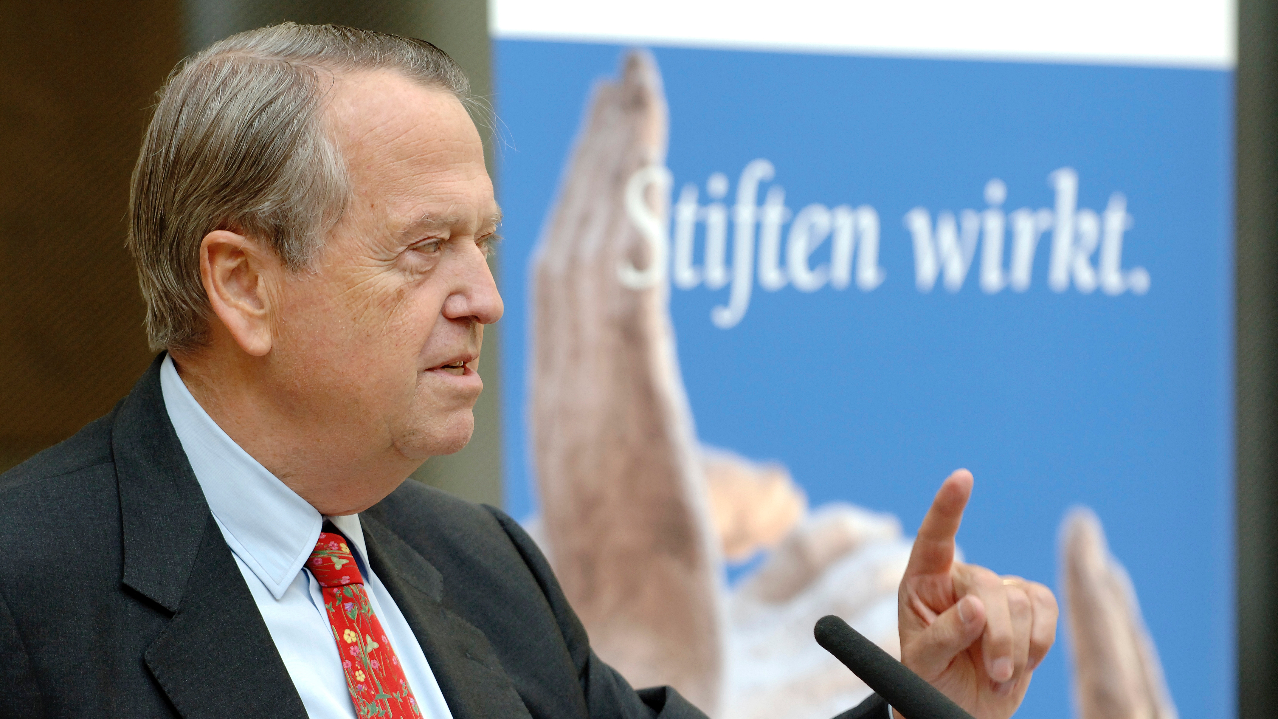 Arend Oetker redet beim Stiftertag (Foto: Peter Himmel)