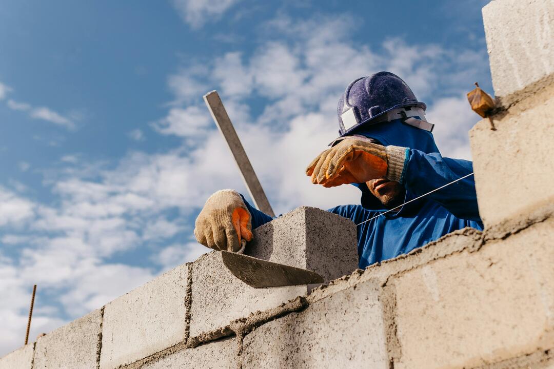 Maurer bei der Arbeit