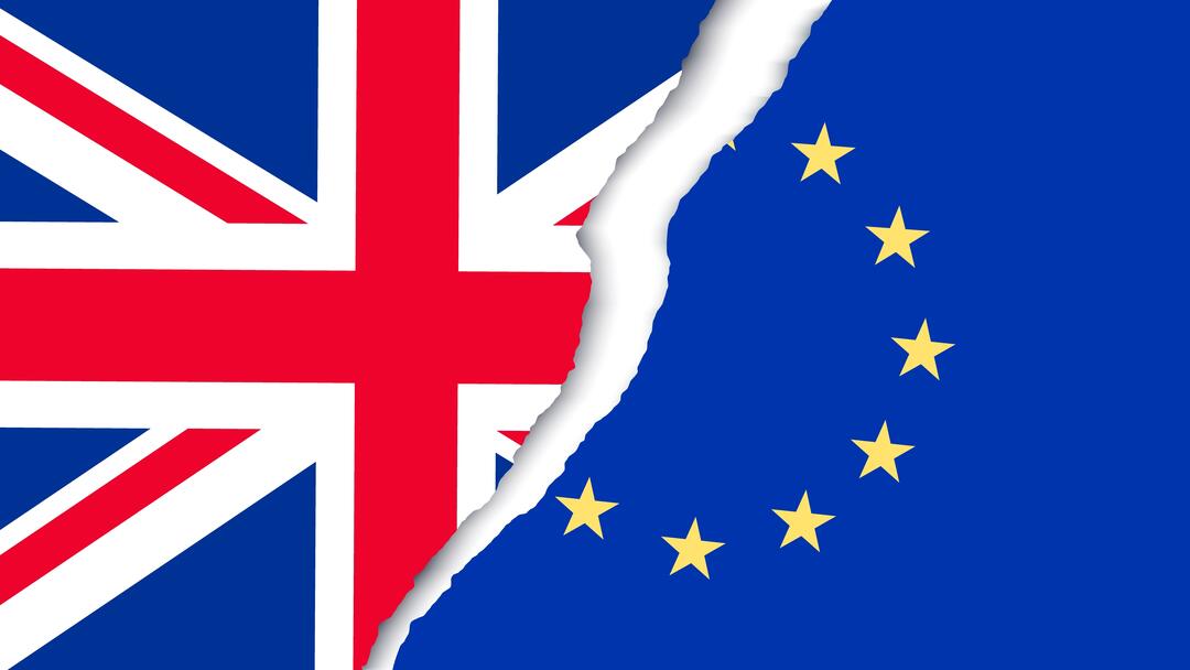 Brexit - zerrissene Flaggen