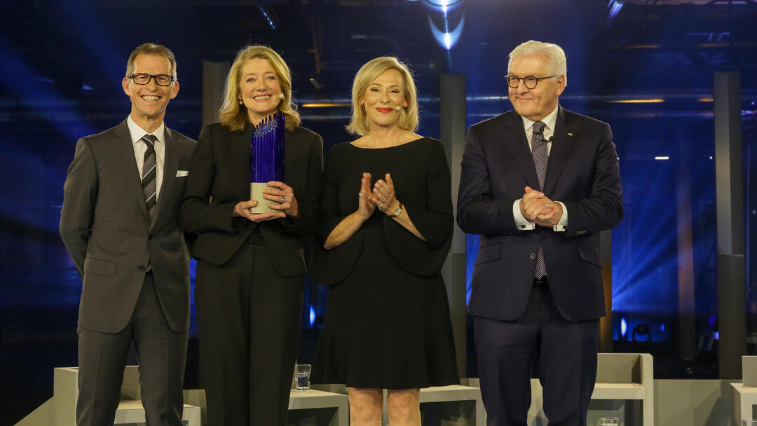 Holger Zimmermann und Helga Rübsamen-Schaeff (Foto: Ansgar Pudenz/Deutscher Zukunftspreis)