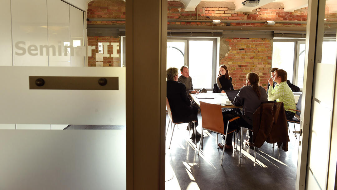 Die ausgezeichneten Fellows treffen sich regelmäßig und tauschen sich über neue Lehransätze aus. (Foto: Peter Himsel) image