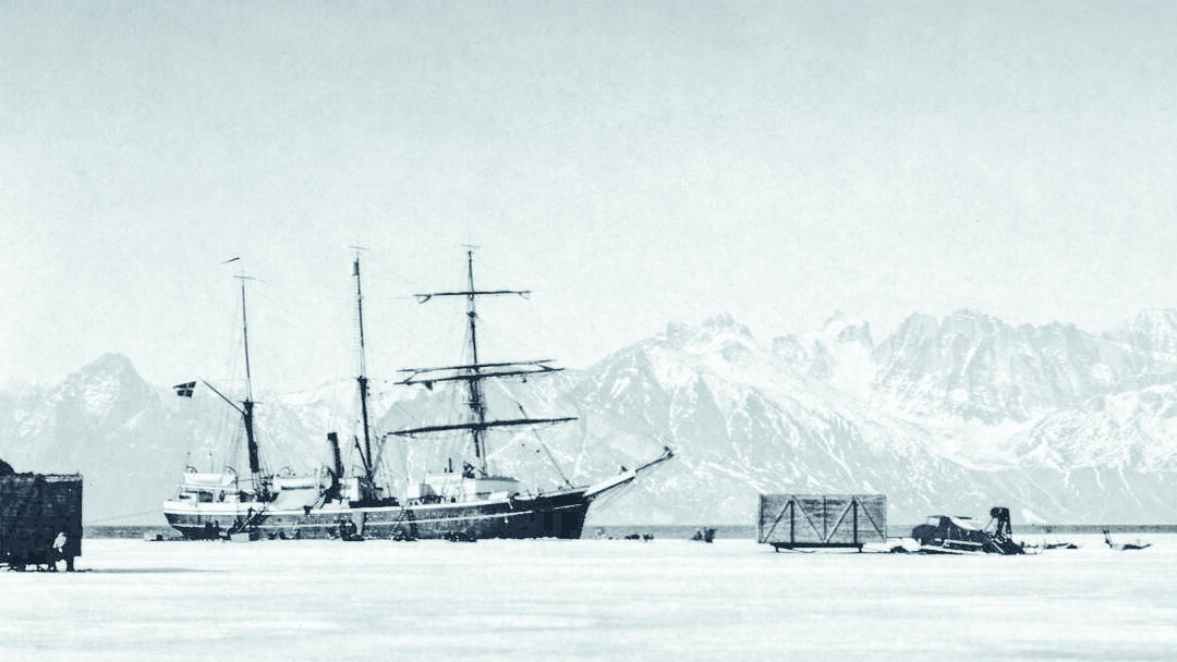 Grönlandexpedition (Foto: gemeinfrei/Loewe, Fritz; Georgi, Johannes; Sorge, Ernst; Wegener, Alfred Lothar, [Wegener Expedition-1930 020](https://commons.wikimedia.org/wiki/File:Wegener_Expedition-1930_020.jpg)