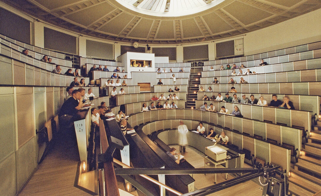 Hörsaal in den 1990er-Jahren (Foto: David Ausserhofer) 