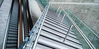 Treppen (Foto: iStock_ilbusca)