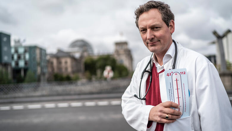 Eckart von Hirschhausen (Foto: Dominik Butzmann)