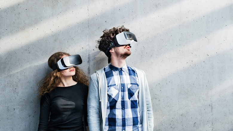 Foto: iStock/GrapeImages Studierende mit VR-Brille