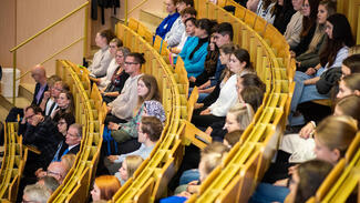 hochschulperle_2023-10_begruessung_lehramtsstudierende_02.jpg Begrüßung der Erstsemester im Studiengang "Lehramt Primarstufe" an der BTU Cottbus-Senftenberg (Foto: Ralf Schuster/BTU Cottbus-Senftenberg)