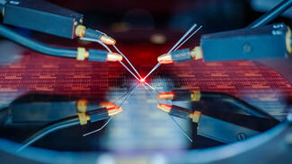 Innovative Scheinwerfer-Lichtquelle (Foto: Ansgar Pudenz/DZP)