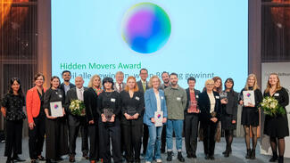 Gruppenfoto aller Preisträgerinnen und Preisträger 2024 (Foto: Deloitte-Stiftung)