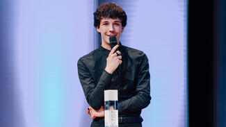 Verleihung des Preises "Student des Jahres 2025" an Noah Dejanovic (Foto: Deutscher Hochschulverband/Be.A.Star-Productions) Verleihung des Preises "Student des Jahres 2025" an Noah Dejanovic (Foto: Deutscher Hochschulverband/Be.A.Star-Productions)