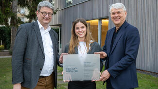 Übergabe des Zertifikats "Vielfalt gestalten" an die Deutsche Institut für Wirtschaftsforschung (DIW) Berlin (Foto: Peter Himsel)