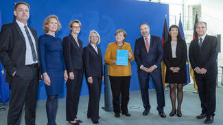 Übergabe des EFI-Jahresgutachtens an die Bundeskanzlerin 2019 (Foto: David Ausserhofer)