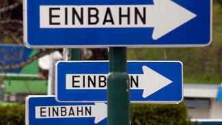 Einbahnstraße (Foto: iStock/Elmar Gubisch)