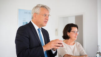 Eine Uni - ein Buch: Feierliche Urkundenübergabe 12. Juni 2018 (Foto: Valeska Achenbach)