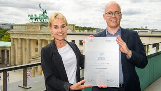 Eine Uni – ein Buch: Übergabe der Urkunden am 27. Juli 2022 in Berlin (Foto: Peter Himsel)