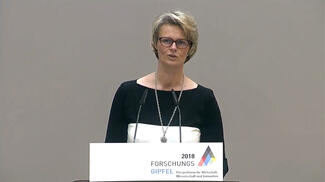 Forschungsgipfel 2018: Bundesforschungsministerin Anja Karliczek
