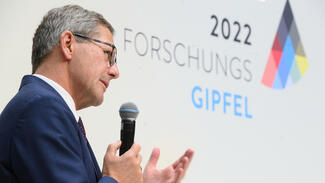 Michael Kaschke auf dem Forschungsgipfel 2022 (Foto: David Ausserhofer)