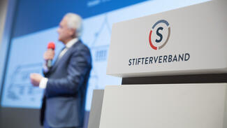 Rednerpult (Foto: Kay Herschelmann)