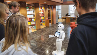 Bibliotheksroboter Wilma (Foto: Henning Wiechers/TH Wildau)
