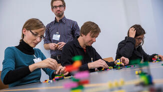 Workshop mit Lego-Steinen (Foto: Kay Herschelmann) Workshop mit Lego-Steinen (Foto: Kay Herschelmann)