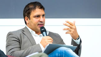 Treffen des Netzwerks "Stark durch Diversität": Burak Çopur (Foto: Simon Bierwald)