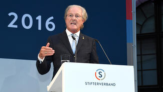 Träger der Richard-Merton-Ehrennadel 2016: Wolfgang Reitzle (Foto: David Ausserhofer)