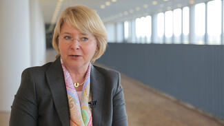 Sünne Eichler: Unternehmen produzieren E-Learning selbst (Video)